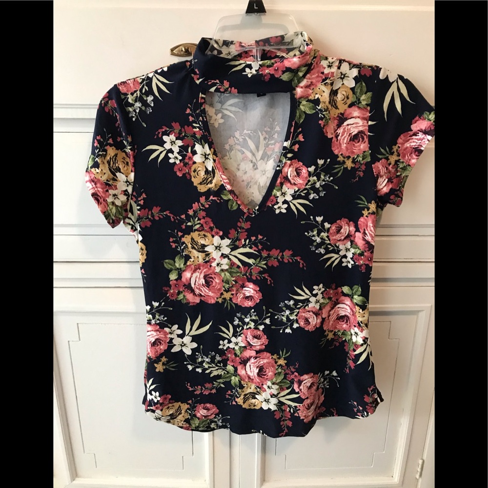 Choker neck top